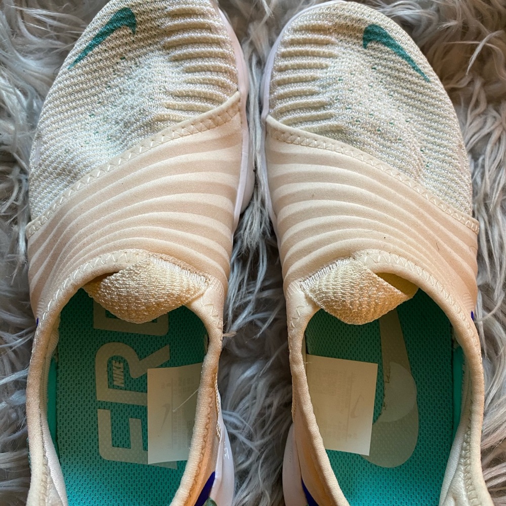 Nike Women’s Free RN Flyknit Sneakers